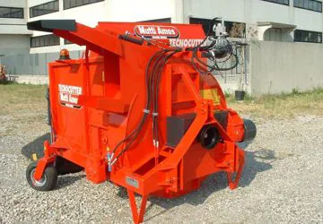 The cutter-distributor for two bales in Cremona