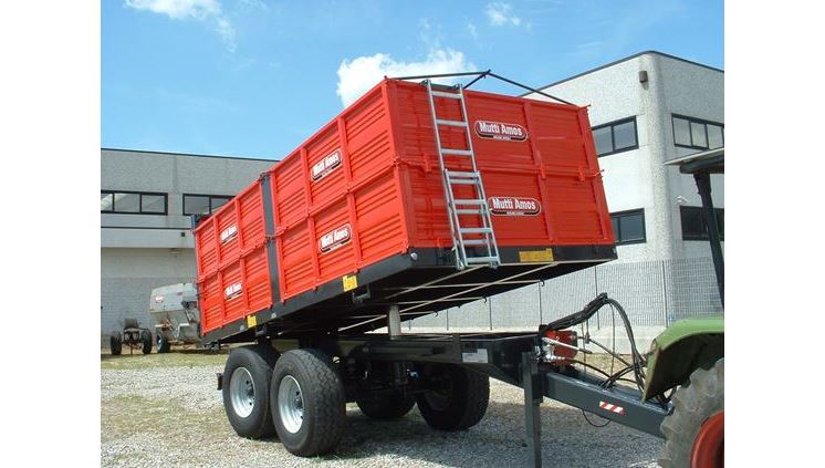 Fixed and tipper 4-wheel trailers in Cremona 